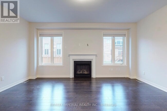 Building Photo - 532 Barons St