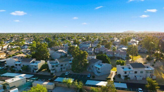 Foto del edificio - Beautifully maintained 3-bedroom, 2.5-bath Condo in the heart of Phoenix!