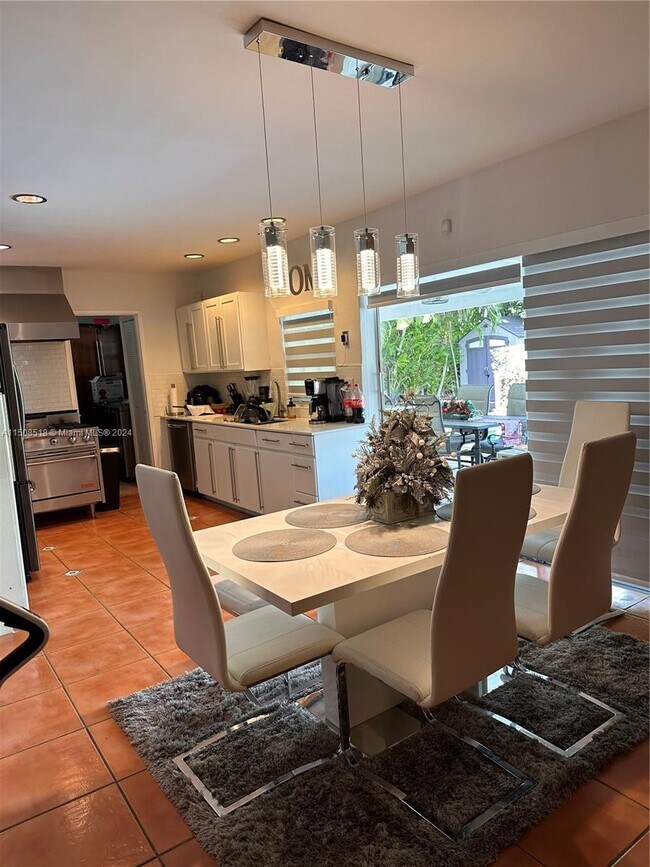 Foto del edificio - 9765 SW 15th St