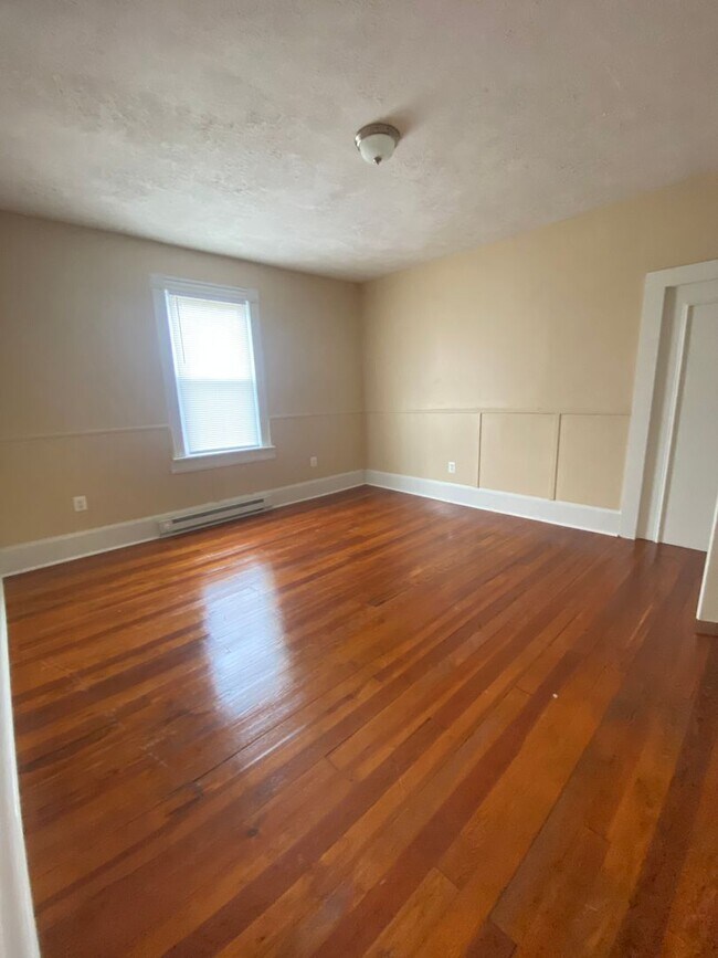 Building Photo - Spacious Single Family home