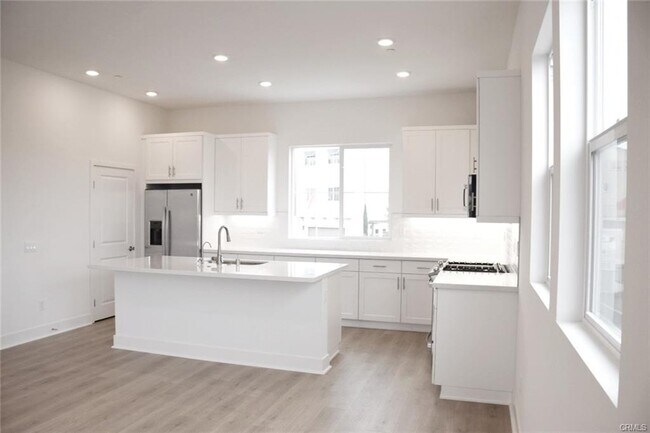 Foto del edificio - 1630 Saratoga Ln