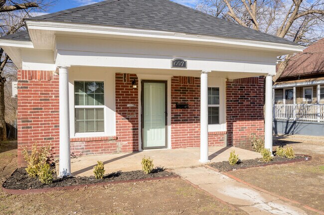 Building Photo - 607 N Evans Ave