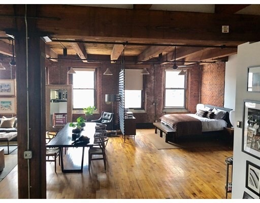 Building Photo - 326 A St