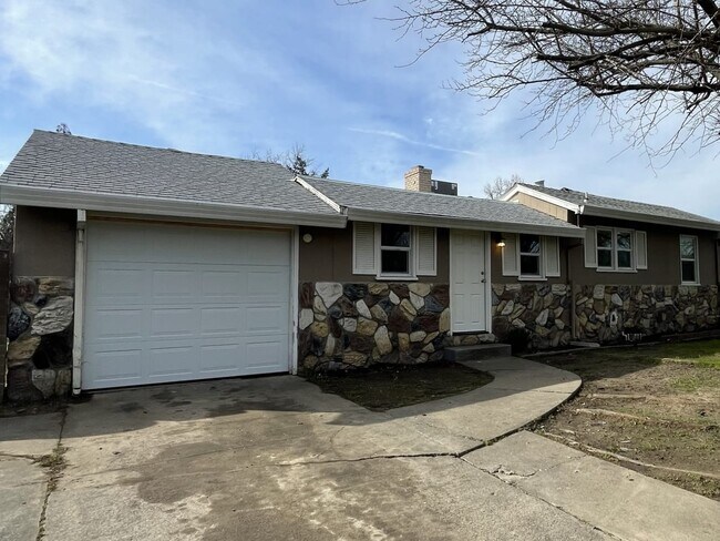 Foto del edificio - 3096 Yellowstone Ln