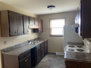 Building Photo - 4942 DuBois Dr