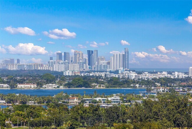 Building Photo - 7601 E Treasure Dr