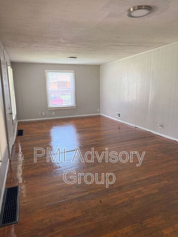 Building Photo - 3701 SW Munson Ave