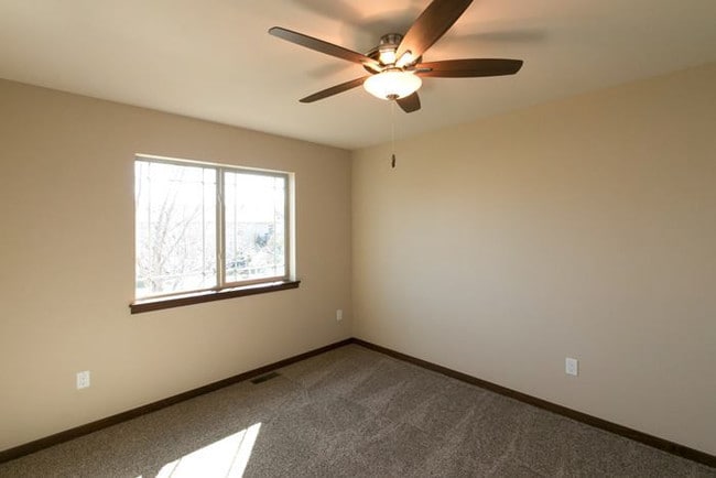 Building Photo - 77 Jaro Way