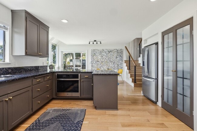 Building Photo - 85 Ridge Rd