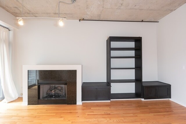 Building Photo - 933 W Van Buren St