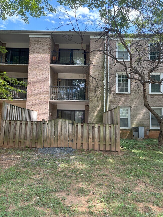 2nd floor balcony - 818 Quince Orchard Blvd
