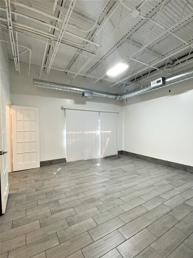 Building Photo - 460 Coventry Ln