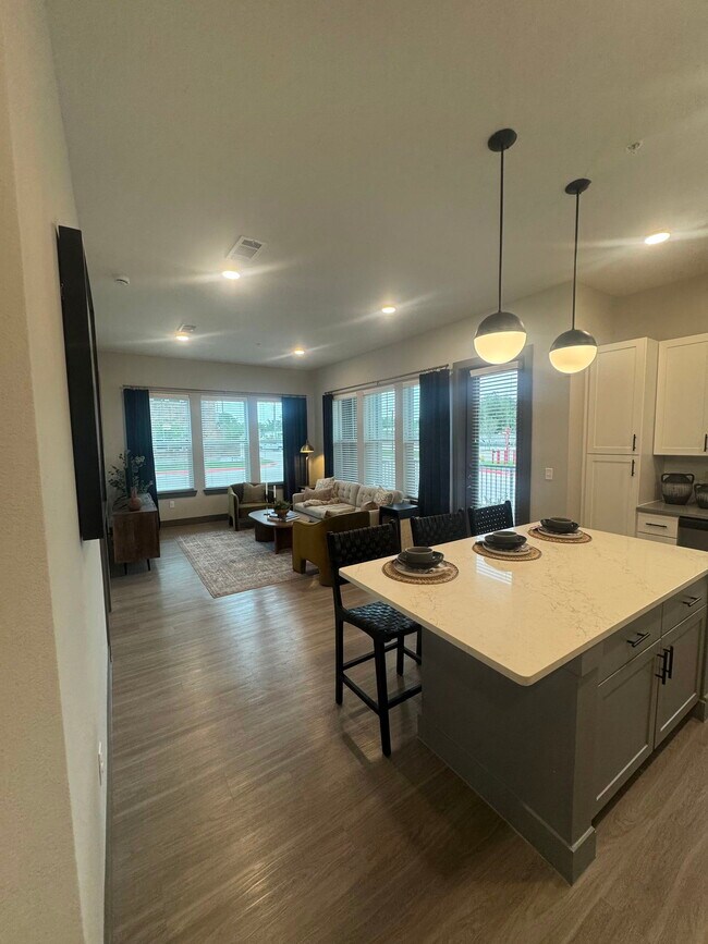 Foto del edificio - 400 W 5th St