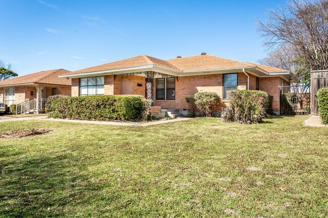 Foto del edificio - 3-bedroom, 2-bath home with 2-car garage in Casa View