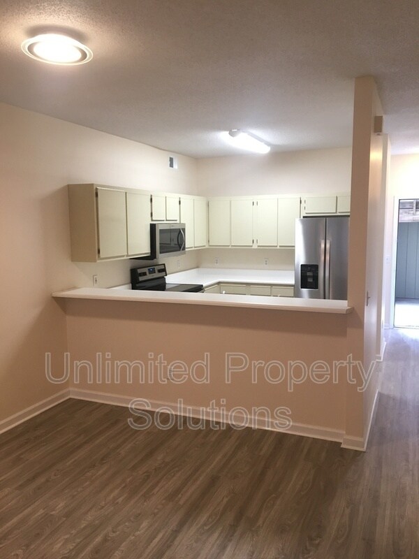 Building Photo - 733 Bragg Dr