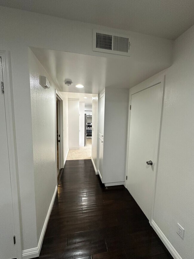 Foto del edificio - Spacious 3 Bedroom Condo