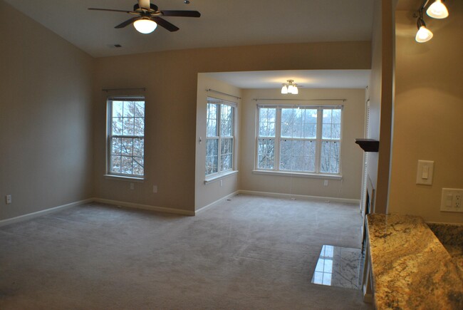Building Photo - 606 Moonglow Rd