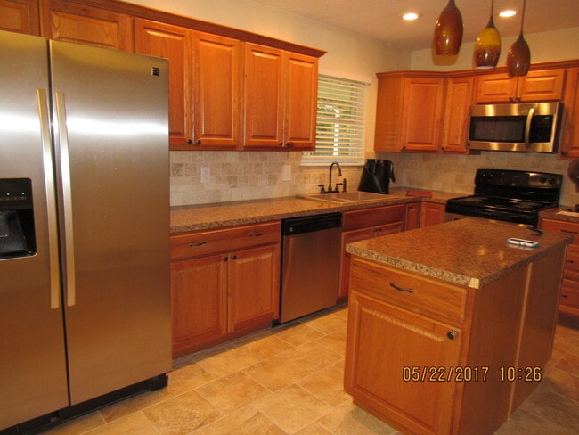 Building Photo - COUNTRY CLUB HEIGHTS AREA!!