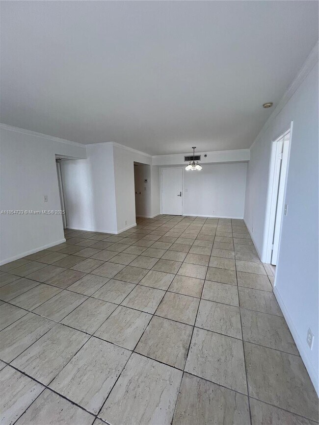 Foto del edificio - 3300 NE 191st St