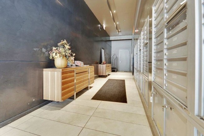 Foto del edificio - 501 N State St
