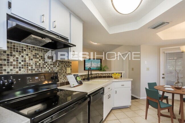 Building Photo - 12811 Pecan Tree Dr