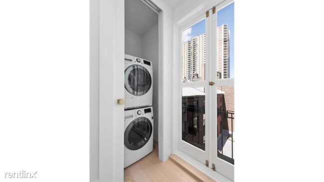 Foto del edificio - 16 Monroe Place