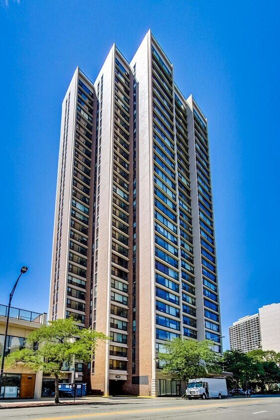 Foto principal - 1850 N Clark St