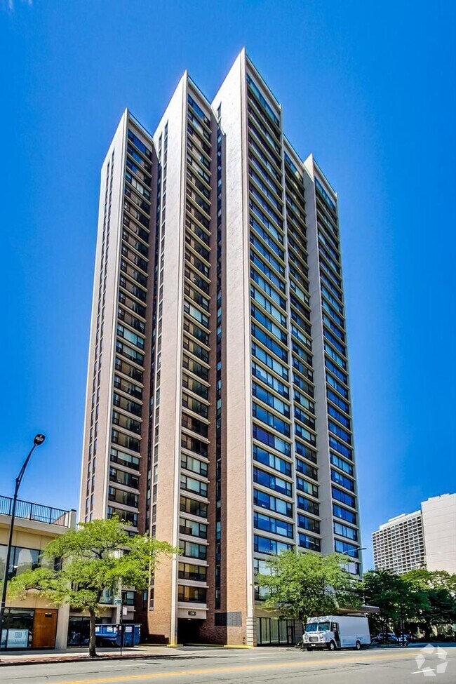 Building Photo - 1850 N Clark St