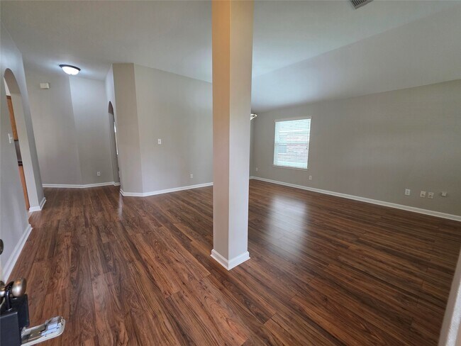 Foto del edificio - 2108 Goldfinch Ln