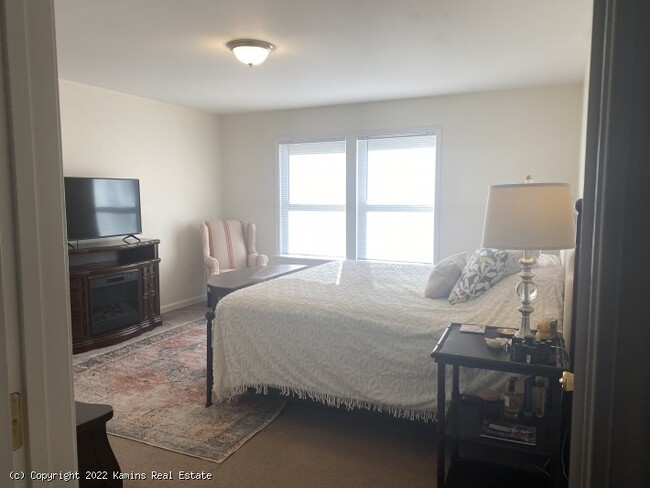 Main Bedroom - 229 Green Ave