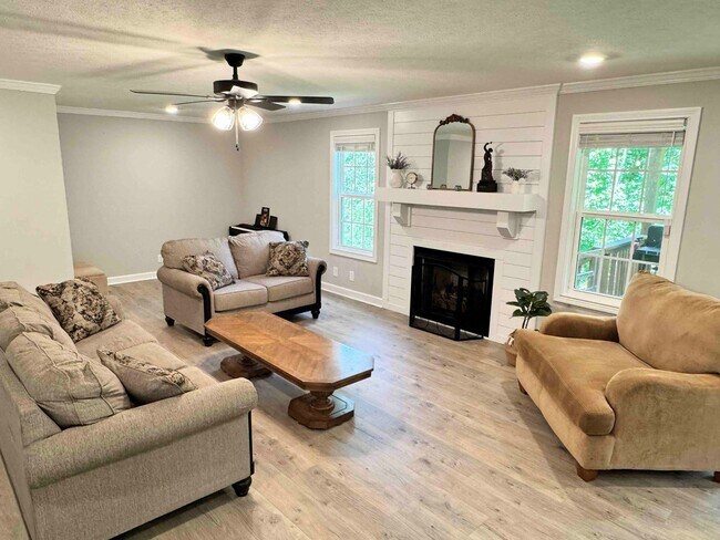 Foto del edificio - 1057 Brightwood Ct