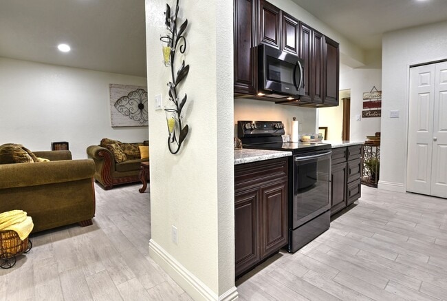 Foto del edificio - Spacious 4 bedroom near Lackland. 2 MASTERS