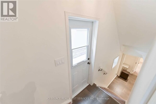 Photo du bâtiment - 25 Mann Ave