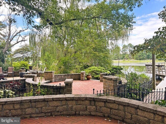 Foto del edificio - 12330 Potomac View Rd