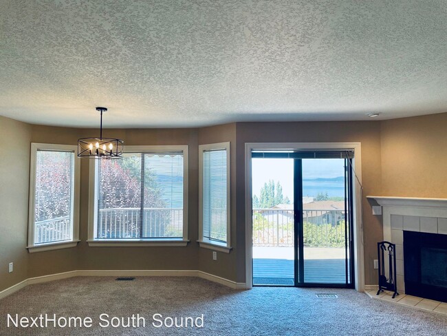 Building Photo - 2 br, 2.5 bath House - 105-E Chinook Ln
