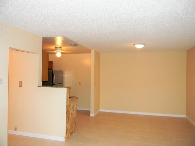 Building Photo - 9960  Pineapple Tree Drive 209