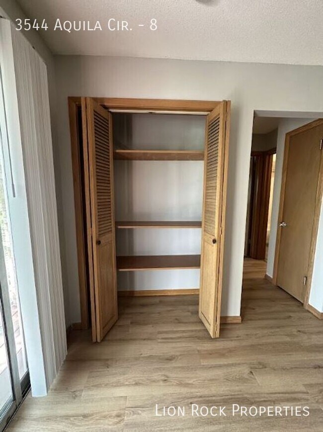 Foto del edificio - 3544 Aquila Cir