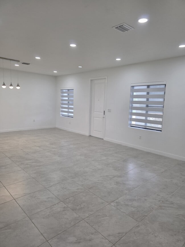 Building Photo - 10965 SW 169th Ter