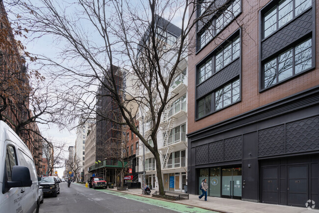 Building Photo - 18 E 13th St