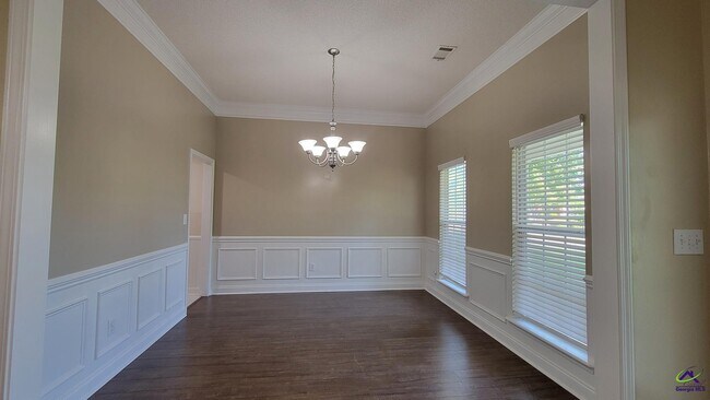Foto del edificio - 303 Hummingbird Ln
