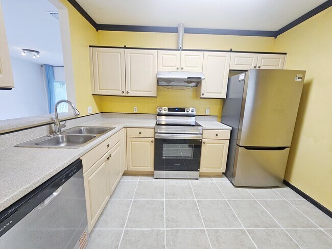 Foto del edificio - 1157 Golden Lakes Blvd