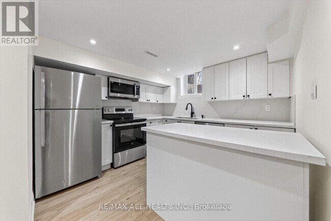 Photo du bâtiment - 100 Brimwood Blvd