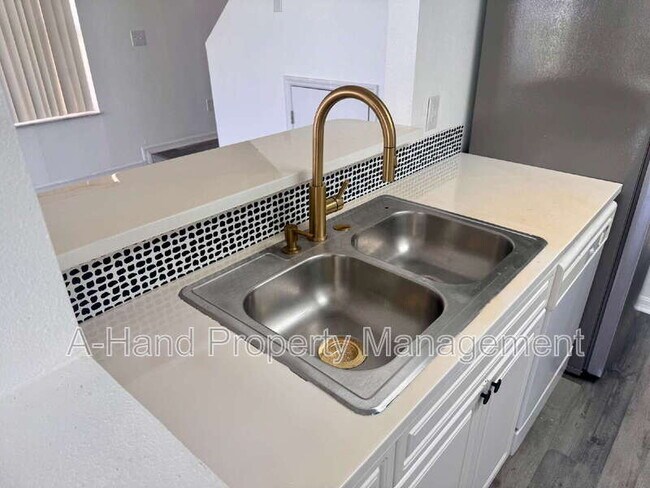 Building Photo - 439 Coconut Palm Way