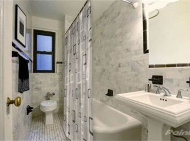 Foto del edificio - 427 W 17th St