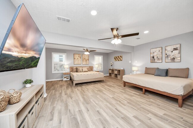 Foto del edificio - 12711 Laurel Bank Way