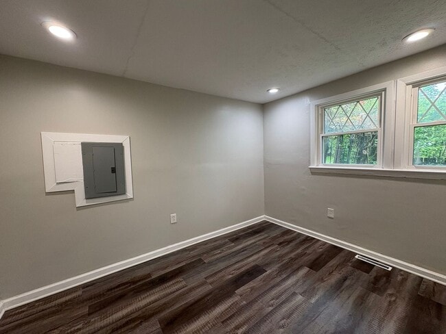 Building Photo - Spacious 3 Besroom Home Brunswick OH