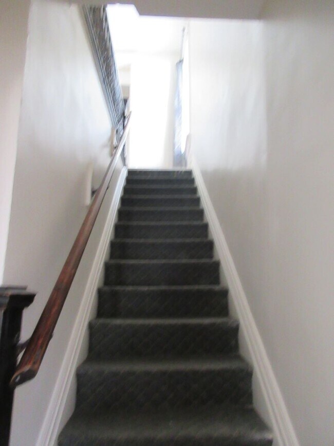 1715 Park St Unit 1715 1/2 Park Street, Parkersburg, WV 26101 Room