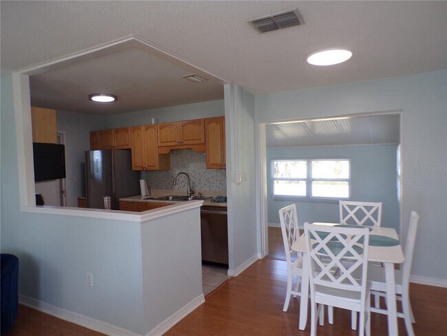 Foto del edificio - 22308 Laramore Ave