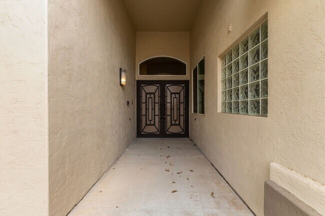 Foto del edificio - Long term rental in Oakwood with private pool