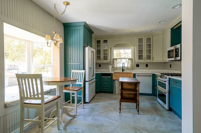 Foto del edificio - Charming 4 Bed, 2/5 Bath East Bench House